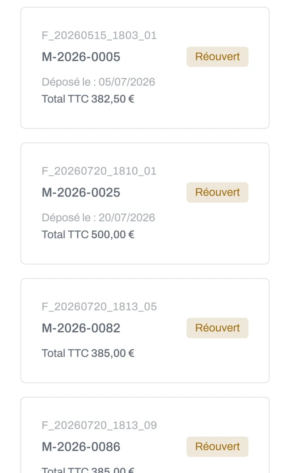 Écran Mémoires de l’application MémoJ sur mobile : la liste « Tous les mémoires », 122 mémoires, avec leur statut de dépôt et leur total TTC.